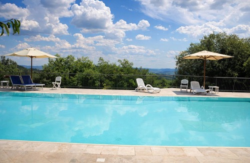 Volterra Apartment | Tuscan Holiday Retreat with Pool for 6