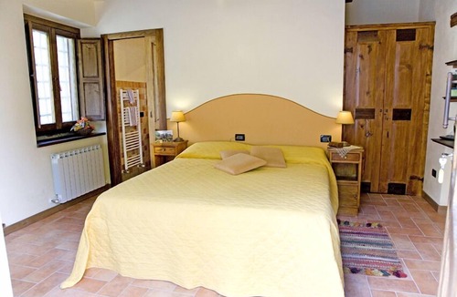 Pratovecchio House | TUSCANY. INDEPENDENT ROOM WITH PRIVATE BATH AND SHARED SWIMMING POOL