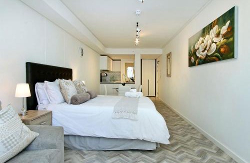 Cape Town City Centre Apartment | Tuynhuys Self Catering Studio Apartments