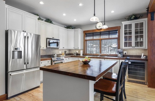 Fairways Ski Chalet | Twin Oaks Chalet: 4BR Ski-In Chalet in Sun Peaks Resort w/Private Hot Tub