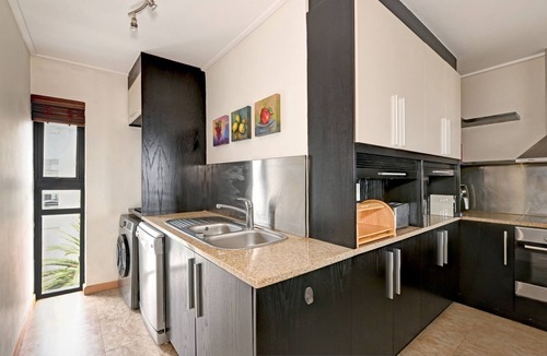 Green Point Apartment | Two Bed | Spacious | 6th Floor | Secure