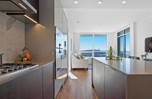 District of North Vancouver Apartment | Two Bedroom & 2Bathroom luxury apartment panorama views , city, ocean
