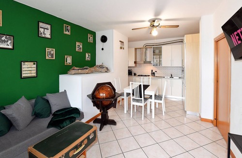 Valverde Apartment | Two bedroom apartment with large garden a few steps from the sea