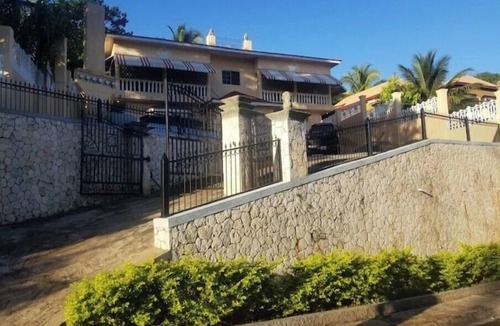 Mandeville House | Two bedroom, One bath Apartment