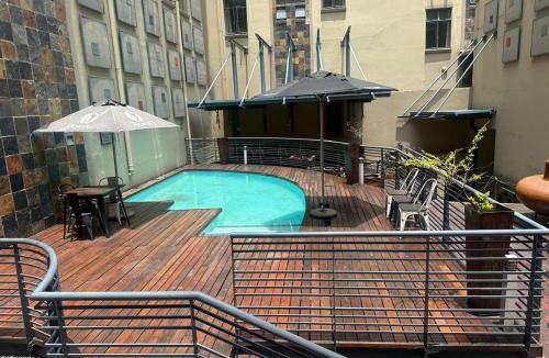 Downtown Johannesburg Hotel | Two brothers at Mapungubwe