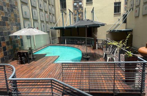 Downtown Johannesburg Hotel | Two brothers at Mapungubwe