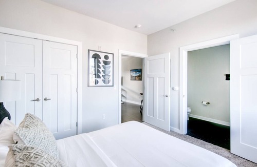 Music Row Apartment | TWO CozySuites Music Row Lovely Condo in Nashville