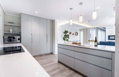 Camps Bay Villa | Two Views - 8 Bedroom Villa in Camps Bay & Hot Tub