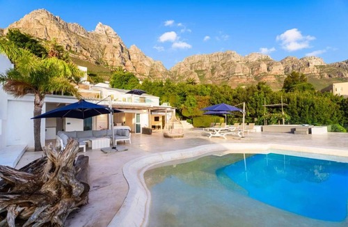 Camps Bay House | Two Views - 8 Bedroom Villa in Camps Bay & Hot Tub