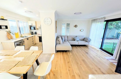 Umina Beach House | Umina beach retreat. Walk to Shore.3BR. Fire pit.Netflix