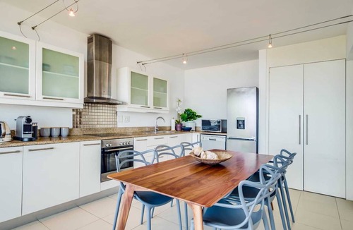Mouille Point Apartment | Uninterrupted Ocean Views in Mouille Point (Atlantic Vistas)