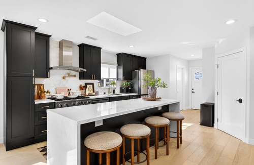 View Park-Windsor Hills House | Unique Downtown LA Gem: World Cup, SoFi, Gym & Games - 2 suites