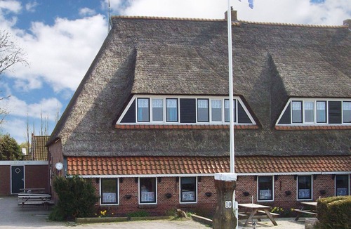 Holwerd House | Unique group accommodation on the mud apartments