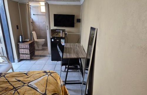Greater Johannesburg Metropolitan Area Apartment | Unit 8 on Bayne