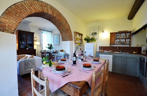 Bucine House | Unspoilt farmstay with private pool, amazing panorama over the valley and wine