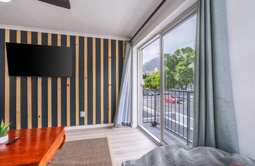 Cape Town City Centre Apartment | Upper East Side, Pool, Parking Book Now!