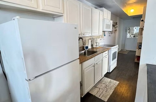 Fairlawn Apartment | Upper Level King Sized Anacostia/US Capitol