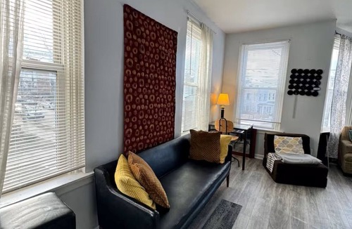 Fairlawn Apartment | Upper Level King Sized Anacostia/US Capitol