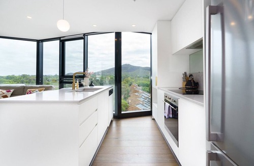 Reid Apartment | Upscale 3BR City Apartment Central CBD Living