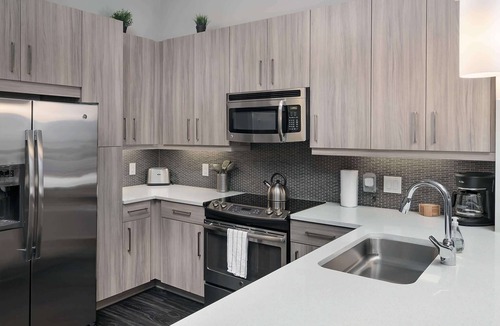 Third Ward Apartment | Uptown 3rd Ward | Luxury Apt | City Skyline View