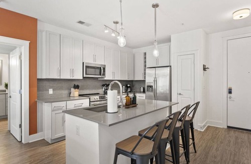 Second Ward Apartment | Uptown Escape - Free Parking, Pool, Walkable