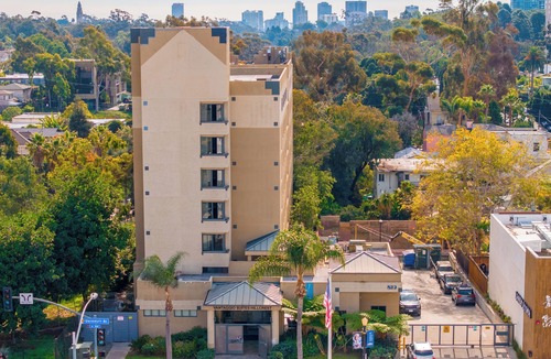 Hillcrest Apartment | Uptown Inn by Vantaggio - Limited Service Apart-Hotel