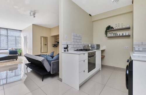 Greater Johannesburg Metropolitan Area Apartment | Urban Luxe Studio Illovo Mews by CTHA
