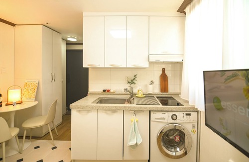 Cheongdam Apartment | Urban Nest · Chic Studio 3min Konkuk, Seongsu Hotspot Just 1 Stop Away