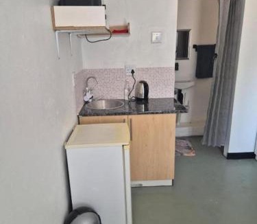 Greater Johannesburg Metropolitan Area Apartment | Urban Retreat Near UJ & Wits Fast Fibre & Secure Stay