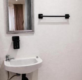 Greater Johannesburg Metropolitan Area Apartment | Urban Retreat Near UJ & Wits Fast Fibre & Secure Stay