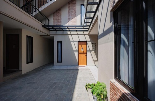 East Jakarta House | Urbanview Hotel Syariah Viero Condet