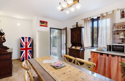 Campomorone House | Vacation Home "Baia Di Campo" with Shared Pool, Private Garden, and Wi-Fi