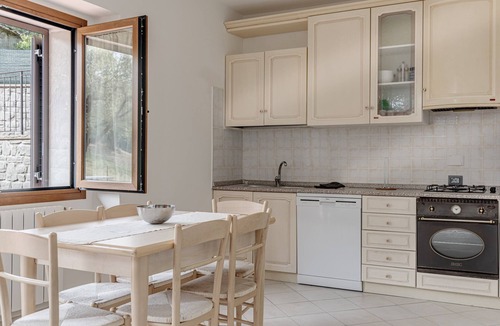 Firenzuola House | Vacation Home "Chalet La Greta with View" with Shared Garden