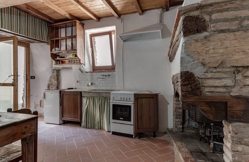 Gattaia House | Vacation Home "Il Mulino Della Cupolina" with Private Terrace, Shared Garden & Wi-Fi