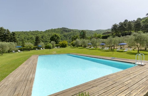 Londa House | Vacation Home "Mulino Con Piscina Vicino Firenze" with Mountain View, Shared Pool & Wi-Fi