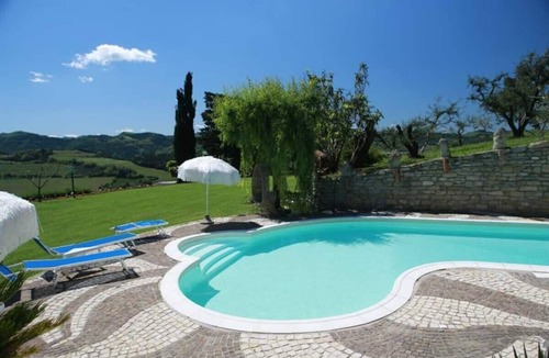 Modigliana House | Vacation Home "Re Piano I Fiori" with Balcony, Shared Pool & Wi-Fi