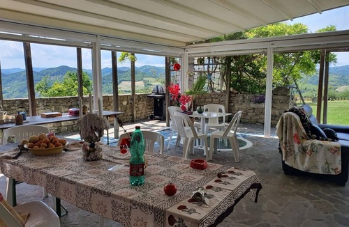 Modigliana House | Vacation Home "Re Piano I Fiori" with Balcony, Shared Pool & Wi-Fi