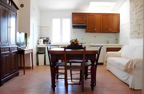 Modigliana House | Vacation Home "Re Piano Le Colline" with Shared Pool, Private Terrace & Wi-Fi
