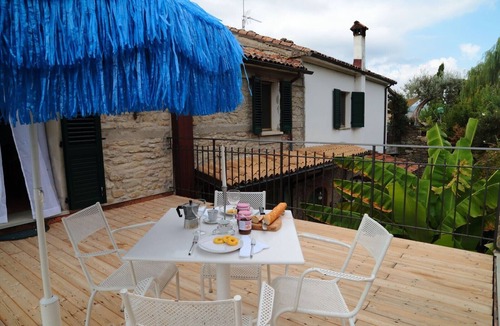 Modigliana House | Vacation Home "Re Piano Le Colline" with Shared Pool, Private Terrace & Wi-Fi