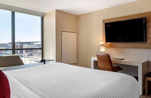 Buzzard Point House | Vacation Starts Here! Rooftop Lounge, Walk to Audi Field and Nationals Park