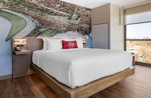 Buzzard Point House | Vacation Starts Here! Rooftop Lounge, Walk to Audi Field and Nationals Park