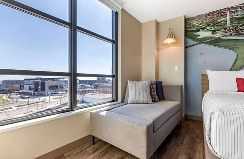 Buzzard Point House | Vacation Starts Here! Rooftop Lounge, Walk to Audi Field and Nationals Park