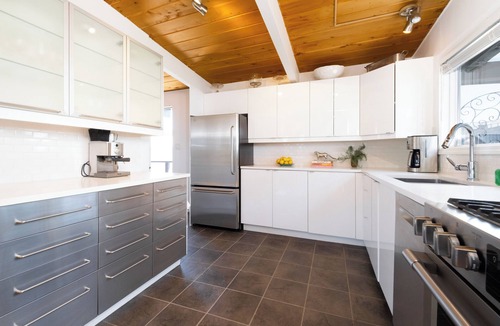 Lower Lonsdale Boat Rental | Vancouvers Largest Float Home | Ocean & City Views