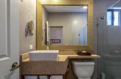 Campo de Golf Fonatur Hotel | Vibrant Studio Steps to Punta Sur Golf Course