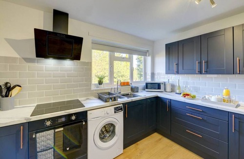 Aston-le-Walls Apartment | Vicarage Lane Apt | 2 bed | Sleeps 5 | Harbury near Leamington & M40 | Inspire Homes