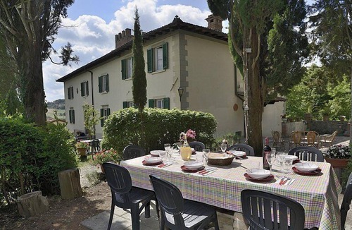 Sagginale Villa | Villa Alfiere, fully refundable with voucher*: A splendid three-story villa situated in a secluded location surrounded by meadows and by green hills, with Free WI-FI.