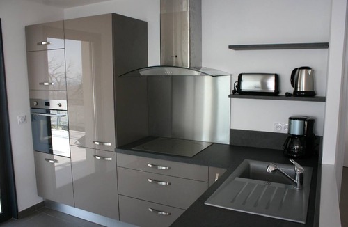 Saint-Jeannet Apartment | Villa Apartments, private garden and pool, sea view