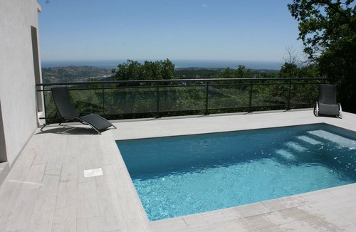 Saint-Jeannet Apartment | Villa Apartments, private garden and pool, sea view