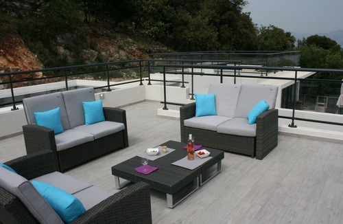 Saint-Jeannet Apartment | Villa Apartments, private garden and pool, sea view