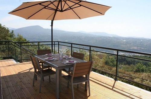 Saint-Jeannet Apartment | Villa Apartments, private garden and pool, sea view